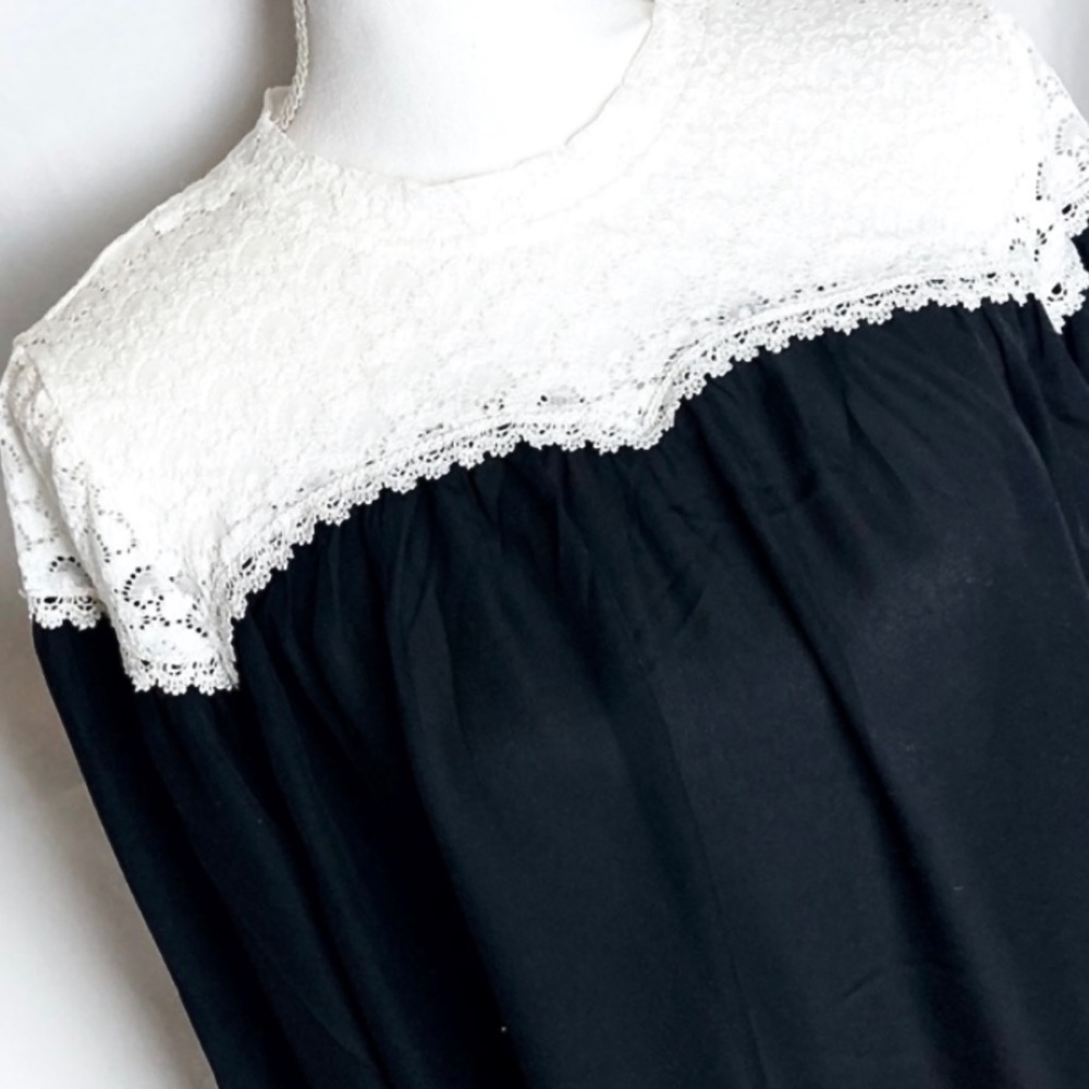 BE YOU TIFUL Blouse, Sheer Lace Neckline, Sz Lg, NWT